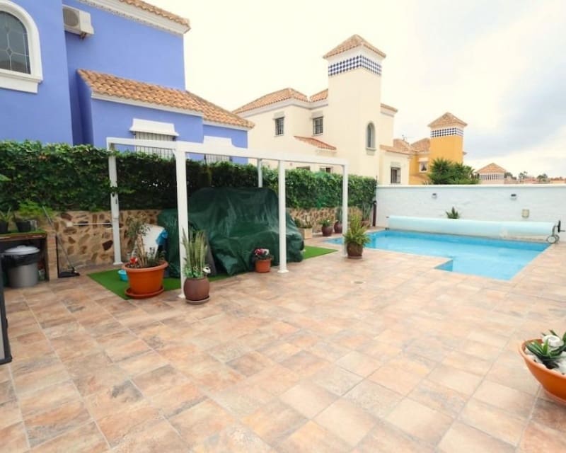 4 bedroom Villa for sale in Villamartin with pool - € 408,000 (Ref: 9552141)