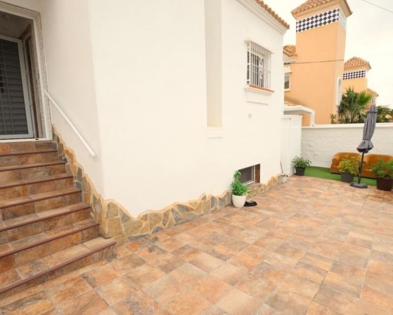 4 bedroom Villa for sale in Villamartin with pool - € 408,000 (Ref: 9552141)