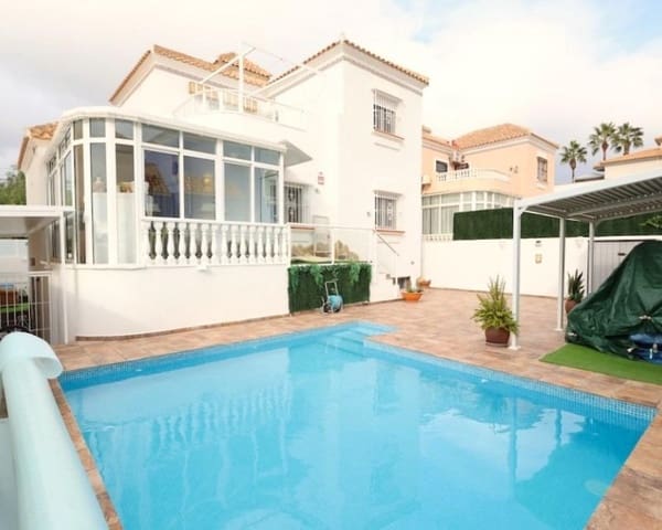 4 camera da letto Villa in vendita in Villamartin, Orihuela con piscina - 415.000 € (Rif: 9552141)