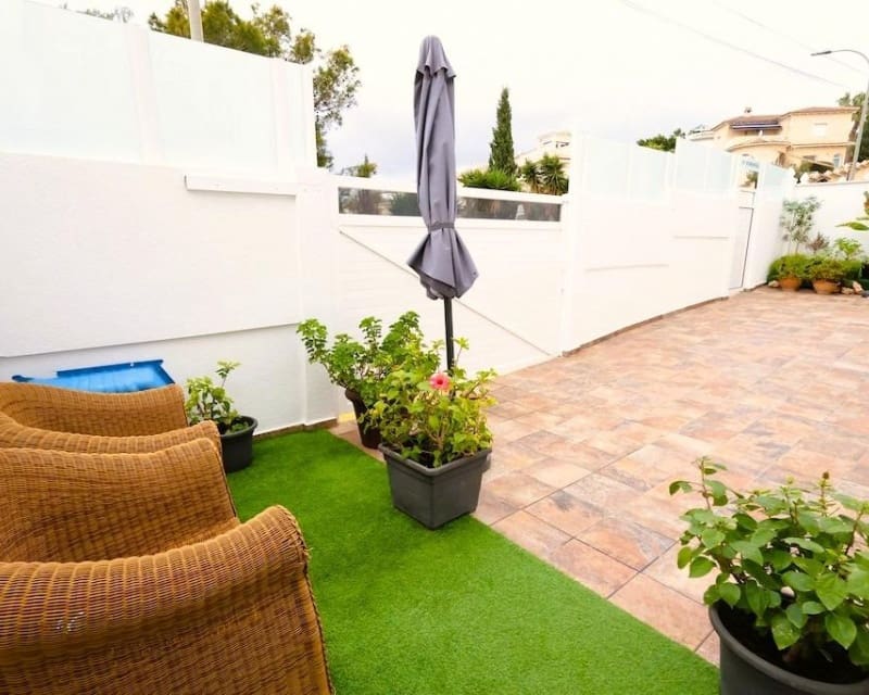 4 bedroom Villa for sale in Villamartin with pool - € 408,000 (Ref: 9552141)