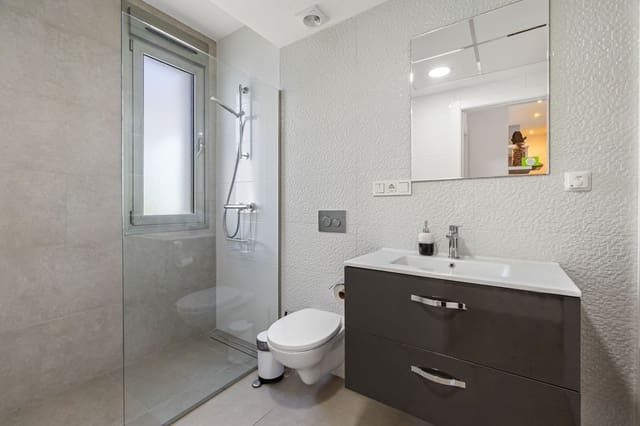 3 slaapkamer Villa te koop in Villamartin, Orihuela met zwembad - € 399.000 (Ref: 9552143)