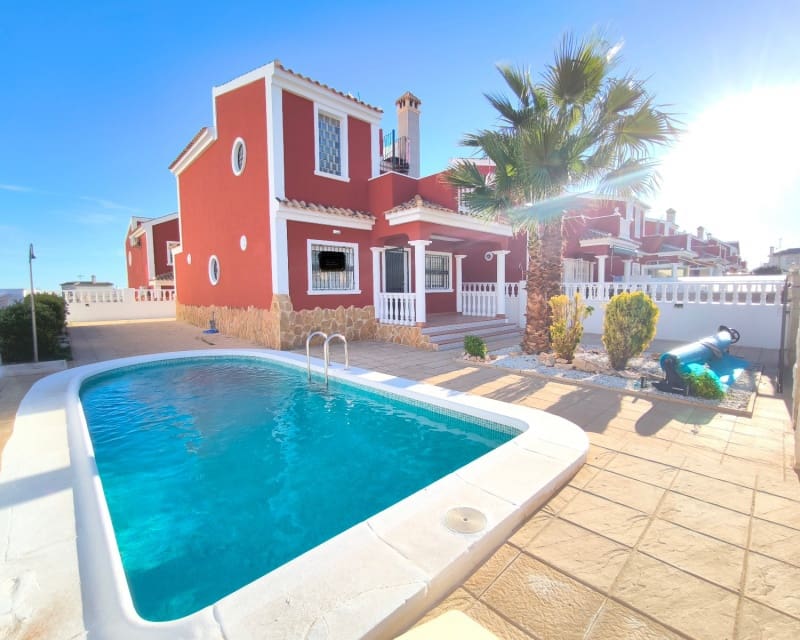 3 quarto Moradia para venda em Villamartin com piscina - 399 900 € (Ref: 9552151)