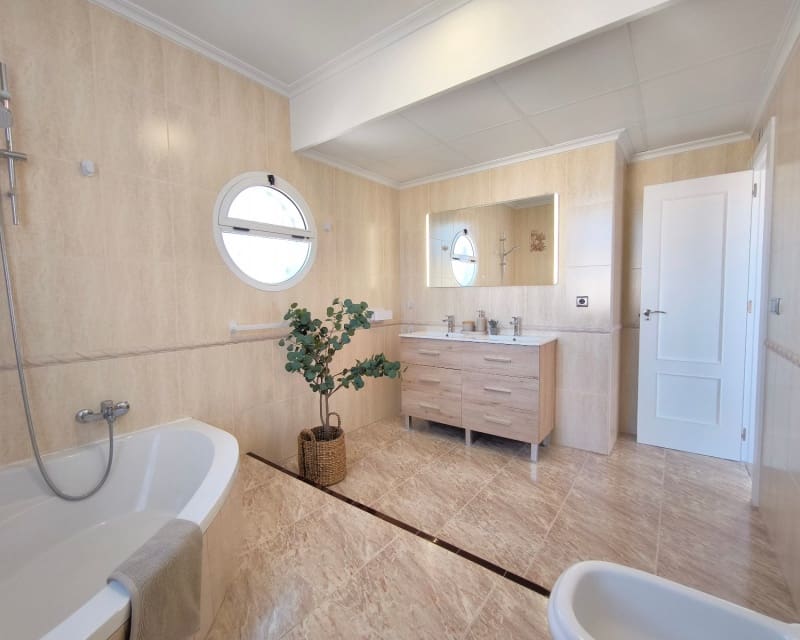 3 quarto Moradia para venda em Villamartin com piscina - 399 900 € (Ref: 9552151)