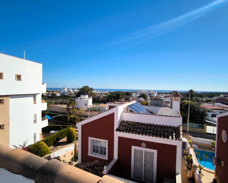 3 quarto Moradia para venda em Villamartin com piscina - 399 900 € (Ref: 9552151)