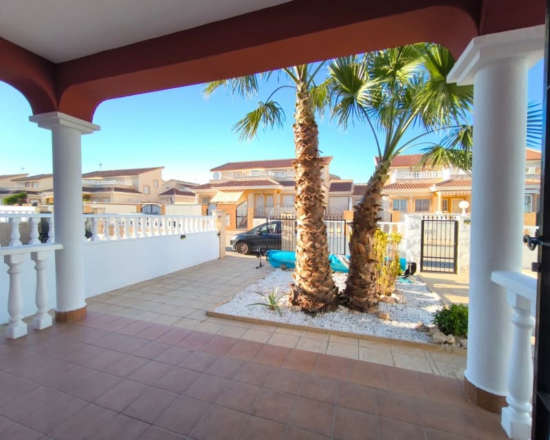 3 quarto Moradia para venda em Villamartin com piscina - 399 900 € (Ref: 9552151)