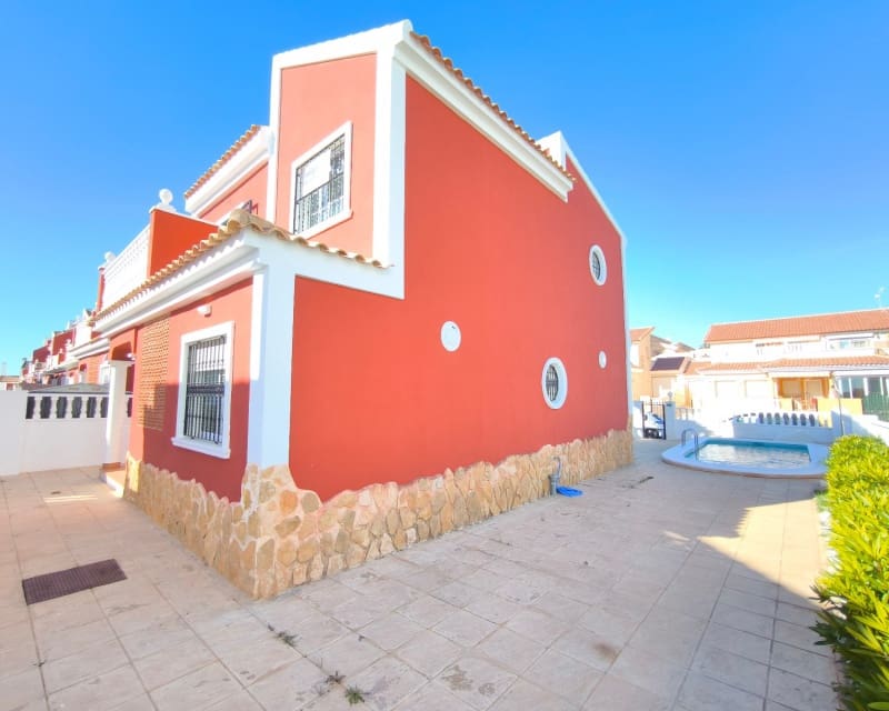 3 quarto Moradia para venda em Villamartin com piscina - 399 900 € (Ref: 9552151)