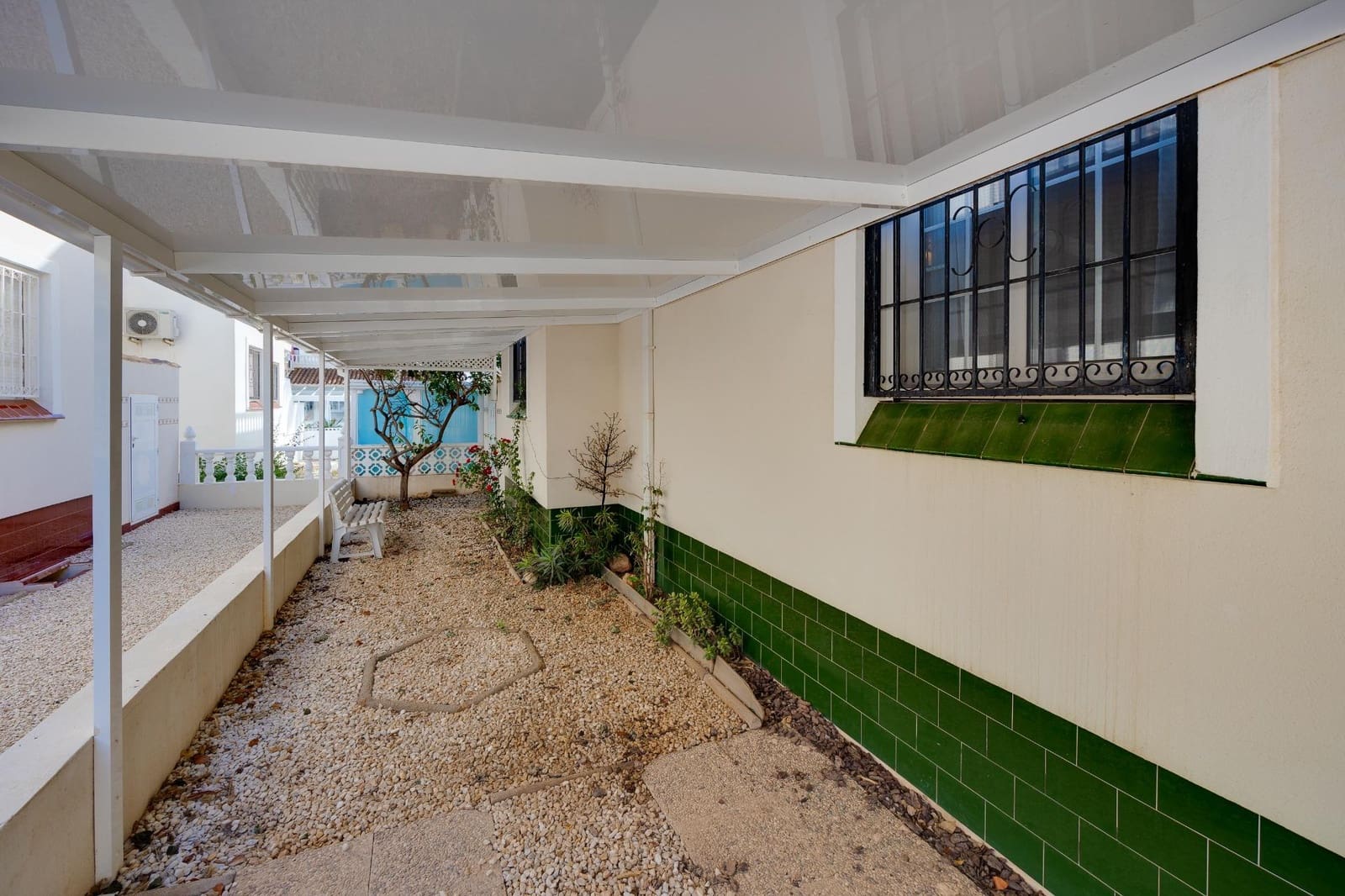 3 slaapkamer Villa te koop in Playa Flamenca met zwembad - € 236.000 (Ref: 9552153)