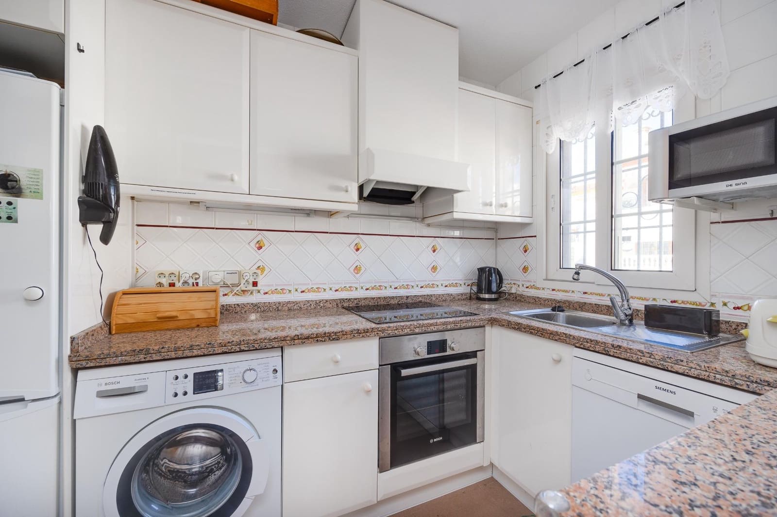 3 slaapkamer Villa te koop in Playa Flamenca met zwembad - € 236.000 (Ref: 9552153)