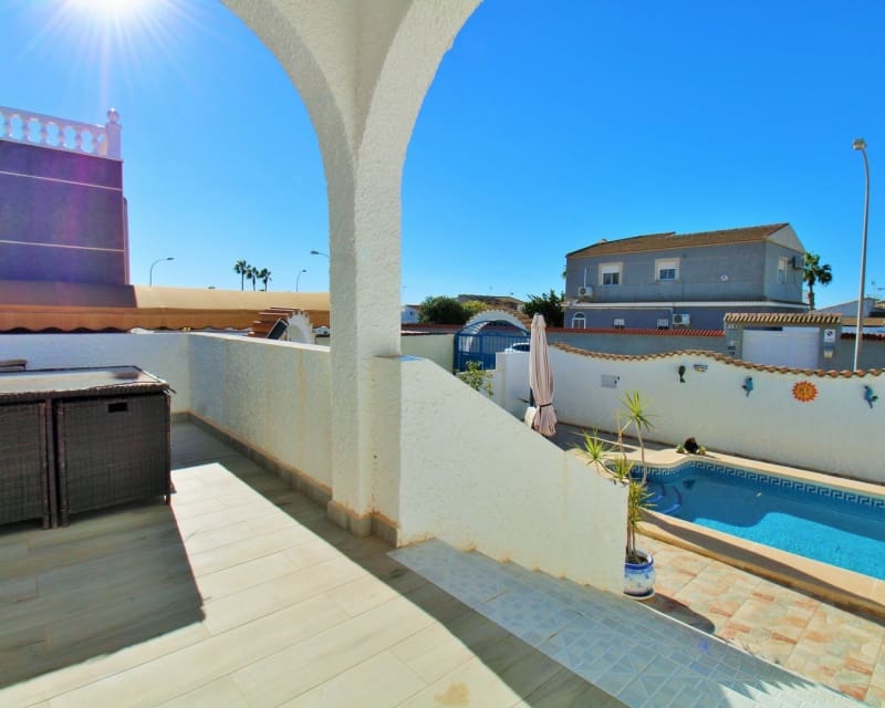 2 Zimmer Villa zu verkaufen in La Siesta mit Pool - 279.000 € (Ref: 9552161)