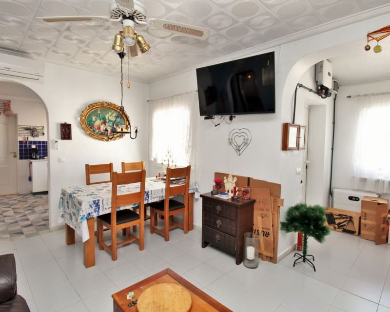 2 Zimmer Villa zu verkaufen in La Siesta mit Pool - 279.000 € (Ref: 9552161)