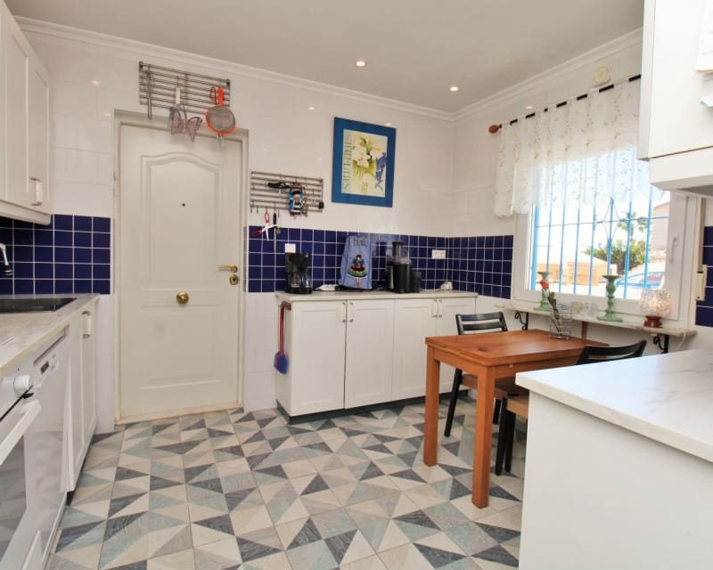 2 Zimmer Villa zu verkaufen in La Siesta mit Pool - 279.000 € (Ref: 9552161)