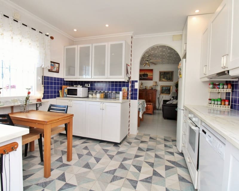 2 Zimmer Villa zu verkaufen in La Siesta mit Pool - 279.000 € (Ref: 9552161)