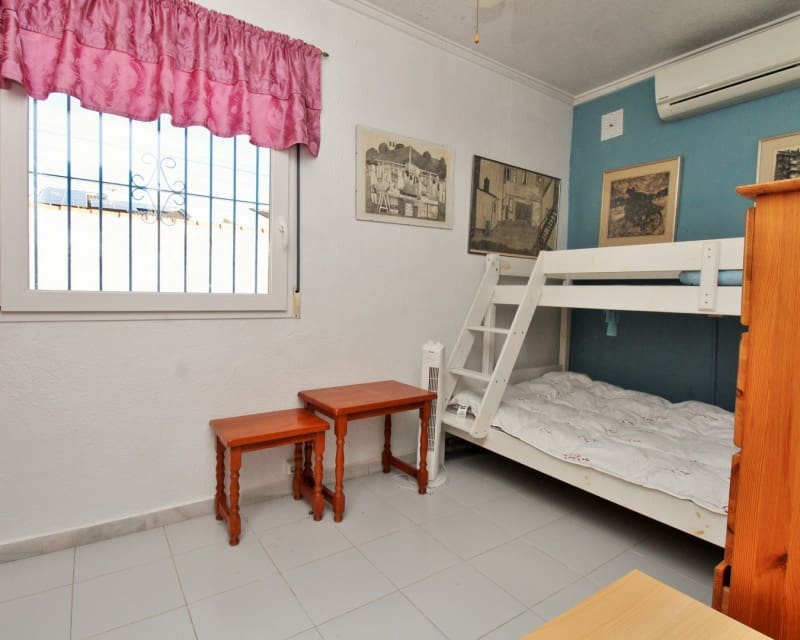 2 Zimmer Villa zu verkaufen in La Siesta mit Pool - 279.000 € (Ref: 9552161)