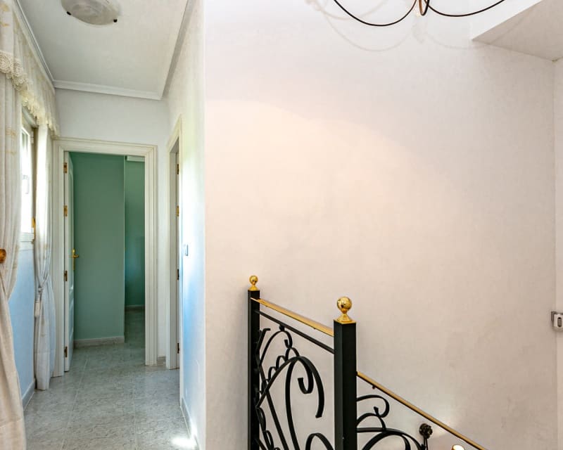 4 makuuhuone Huvila myytävänä paikassa Campoamor mukana uima-altaan - 800 000 € (Ref: 9552166)