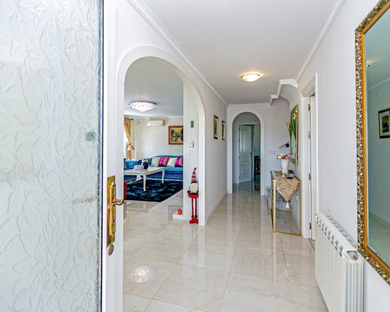 4 makuuhuone Huvila myytävänä paikassa Campoamor mukana uima-altaan - 800 000 € (Ref: 9552166)