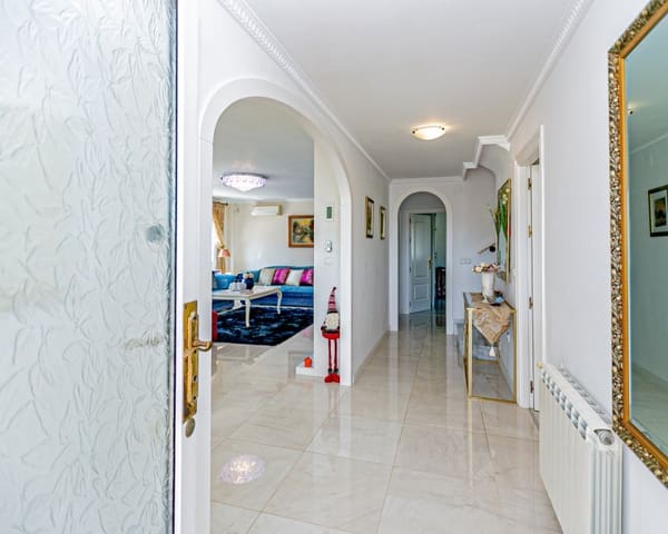 4 makuuhuone Huvila myytävänä paikassa Dehesa de Campoamor, Orihuela mukana uima-altaan - 800 000 € (Ref: 9552166)