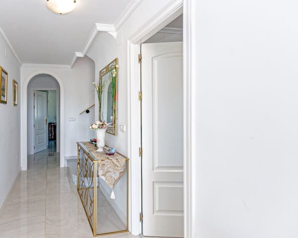 4 makuuhuone Huvila myytävänä paikassa Dehesa de Campoamor, Orihuela mukana uima-altaan - 800 000 € (Ref: 9552166)