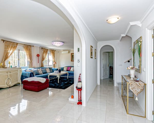 4 makuuhuone Huvila myytävänä paikassa Dehesa de Campoamor, Orihuela mukana uima-altaan - 800 000 € (Ref: 9552166)