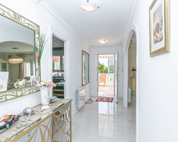 4 makuuhuone Huvila myytävänä paikassa Dehesa de Campoamor, Orihuela mukana uima-altaan - 800 000 € (Ref: 9552166)