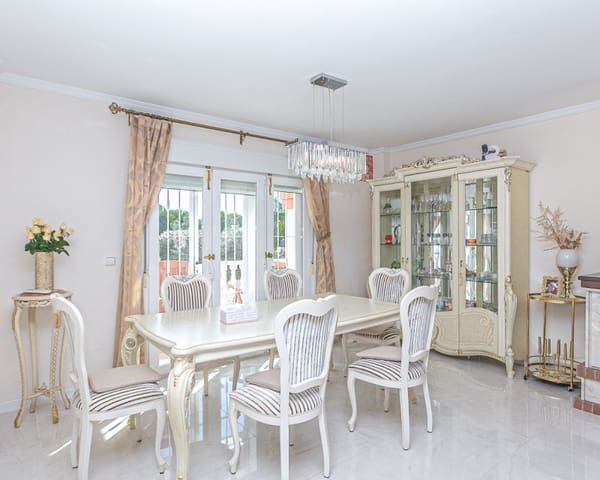 4 makuuhuone Huvila myytävänä paikassa Dehesa de Campoamor, Orihuela mukana uima-altaan - 800 000 € (Ref: 9552166)