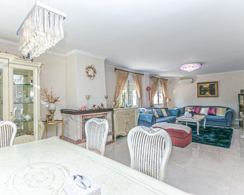 4 makuuhuone Huvila myytävänä paikassa Campoamor mukana uima-altaan - 800 000 € (Ref: 9552166)