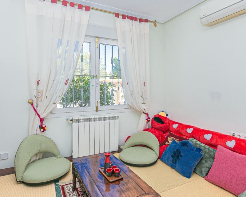 4 makuuhuone Huvila myytävänä paikassa Campoamor mukana uima-altaan - 800 000 € (Ref: 9552166)