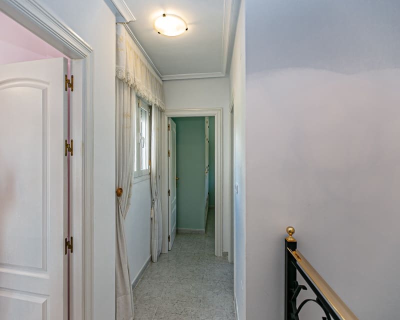 4 makuuhuone Huvila myytävänä paikassa Campoamor mukana uima-altaan - 800 000 € (Ref: 9552166)