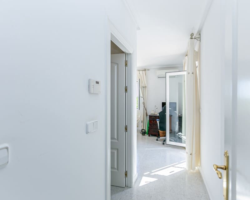 4 makuuhuone Huvila myytävänä paikassa Campoamor mukana uima-altaan - 800 000 € (Ref: 9552166)