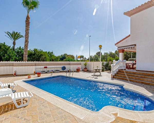 4 makuuhuone Huvila myytävänä paikassa Dehesa de Campoamor, Orihuela mukana uima-altaan - 800 000 € (Ref: 9552166)