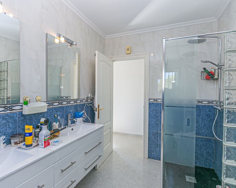 4 makuuhuone Huvila myytävänä paikassa Campoamor mukana uima-altaan - 800 000 € (Ref: 9552166)