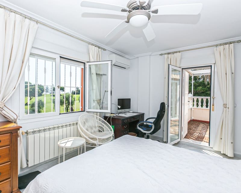 4 makuuhuone Huvila myytävänä paikassa Campoamor mukana uima-altaan - 800 000 € (Ref: 9552166)