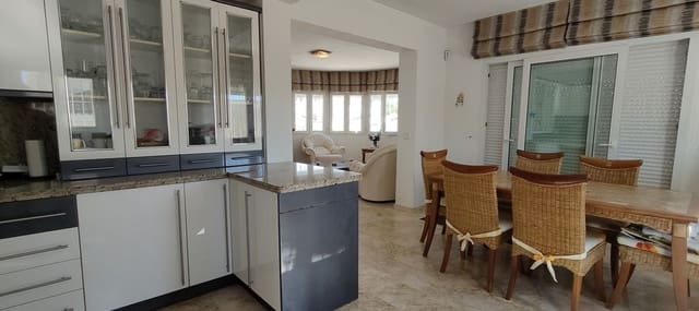 3 slaapkamer Villa te koop in Villamartin, Orihuela met zwembad - € 465.000 (Ref: 9552171)