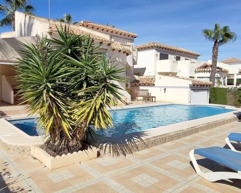 3 makuuhuone Huvila myytävänä paikassa Villamartin mukana uima-altaan - 465 000 € (Ref: 9552171)