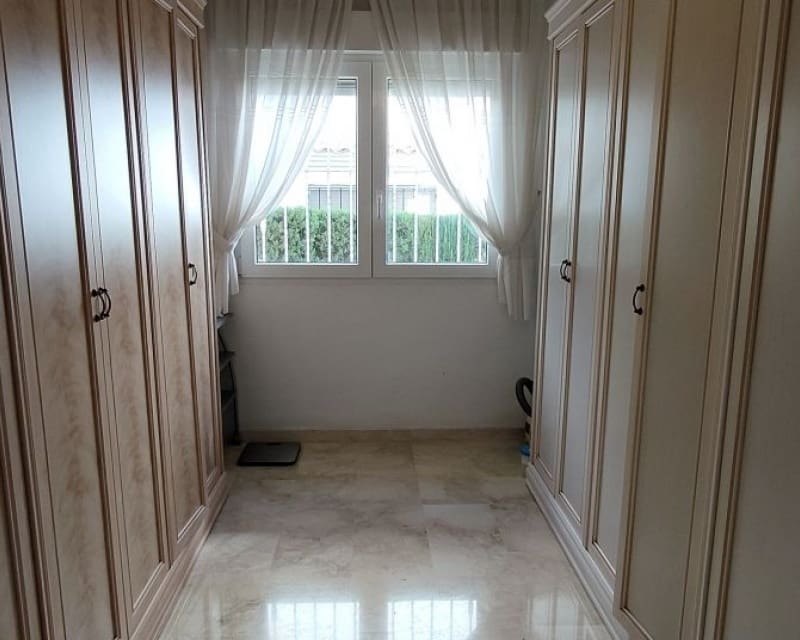 3 makuuhuone Huvila myytävänä paikassa Villamartin mukana uima-altaan - 465 000 € (Ref: 9552171)