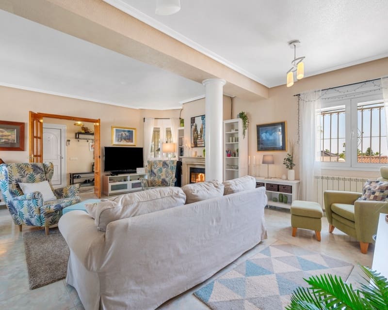 3 Zimmer Villa zu verkaufen in Ciudad Quesada mit Pool - 460.000 € (Ref: 9552172)