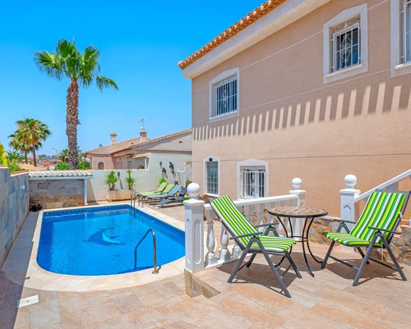 3 Zimmer Villa zu verkaufen in Ciudad Quesada mit Pool - 460.000 € (Ref: 9552172)
