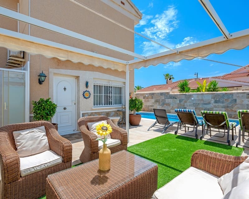 3 Zimmer Villa zu verkaufen in Ciudad Quesada mit Pool - 460.000 € (Ref: 9552172)