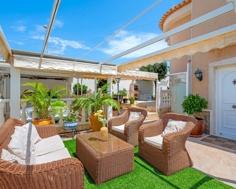 3 Zimmer Villa zu verkaufen in Ciudad Quesada mit Pool - 460.000 € (Ref: 9552172)
