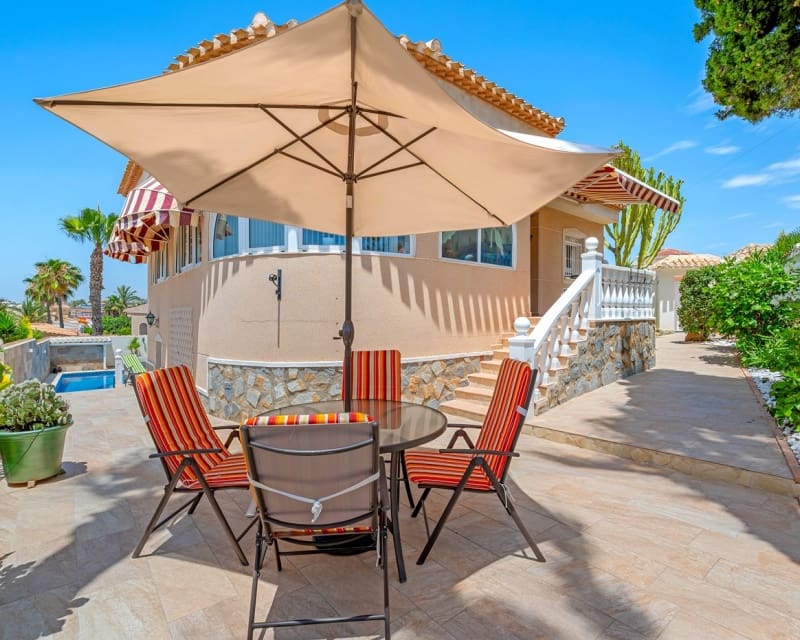 3 Zimmer Villa zu verkaufen in Ciudad Quesada mit Pool - 460.000 € (Ref: 9552172)