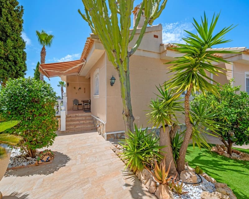 3 Zimmer Villa zu verkaufen in Ciudad Quesada mit Pool - 460.000 € (Ref: 9552172)