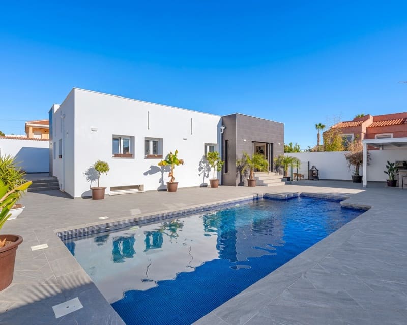 5 slaapkamer Villa te koop in Ciudad Quesada met zwembad - € 498.000 (Ref: 9552173)