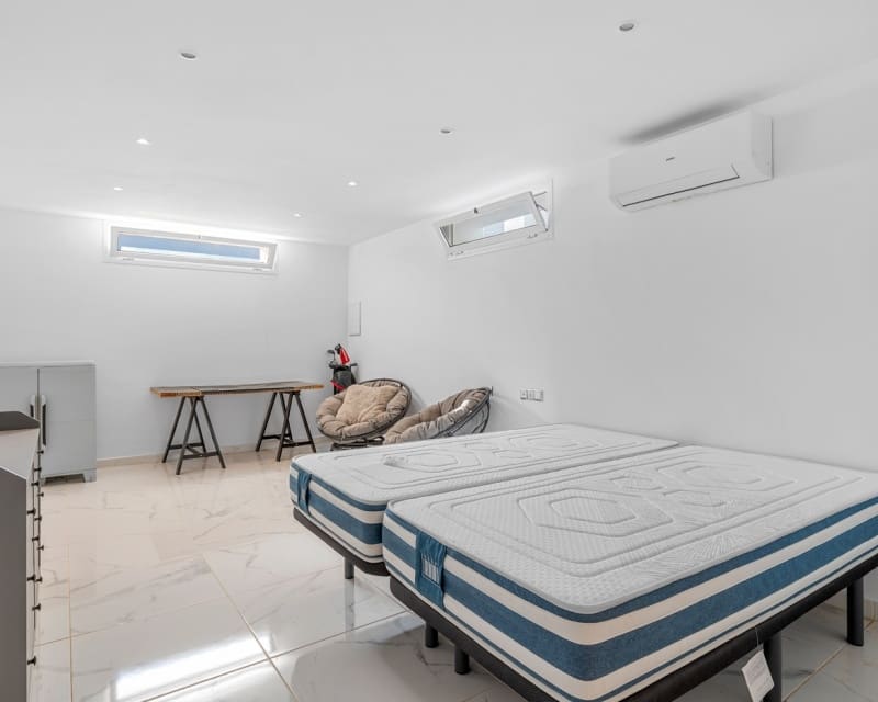 5 slaapkamer Villa te koop in Ciudad Quesada met zwembad - € 498.000 (Ref: 9552173)