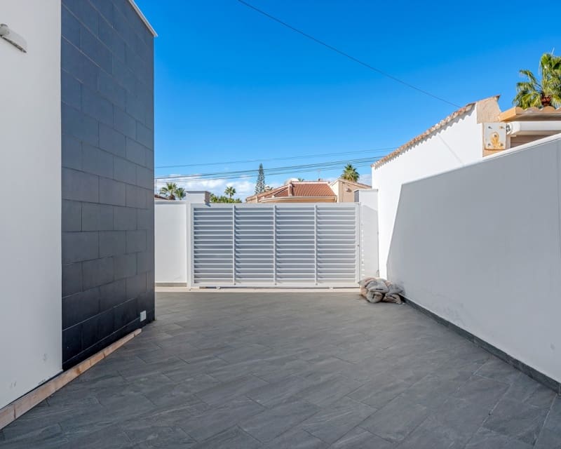 5 slaapkamer Villa te koop in Ciudad Quesada met zwembad - € 498.000 (Ref: 9552173)