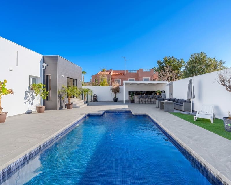 5 slaapkamer Villa te koop in Ciudad Quesada met zwembad - € 498.000 (Ref: 9552173)