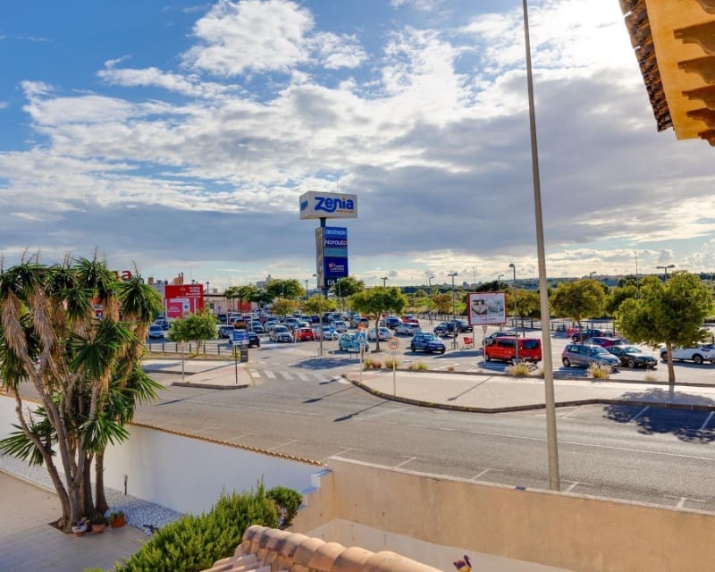 4 Zimmer Villa zu verkaufen in Playa Flamenca mit Pool - 305.000 € (Ref: 9552179)