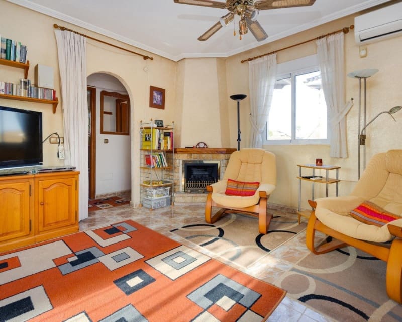 4 Zimmer Villa zu verkaufen in Playa Flamenca mit Pool - 305.000 € (Ref: 9552179)