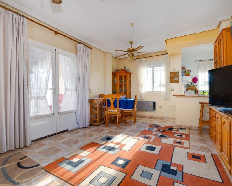 4 Zimmer Villa zu verkaufen in Playa Flamenca mit Pool - 305.000 € (Ref: 9552179)