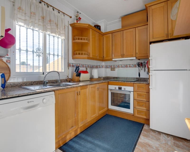 4 Zimmer Villa zu verkaufen in Playa Flamenca mit Pool - 305.000 € (Ref: 9552179)