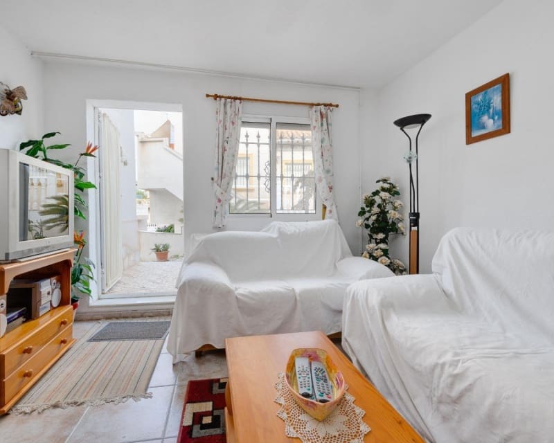 4 Zimmer Villa zu verkaufen in Playa Flamenca mit Pool - 305.000 € (Ref: 9552179)