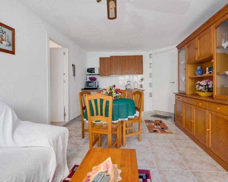 4 Zimmer Villa zu verkaufen in Playa Flamenca mit Pool - 305.000 € (Ref: 9552179)